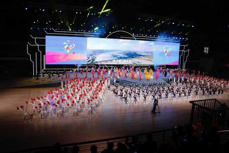 奠定坚实的